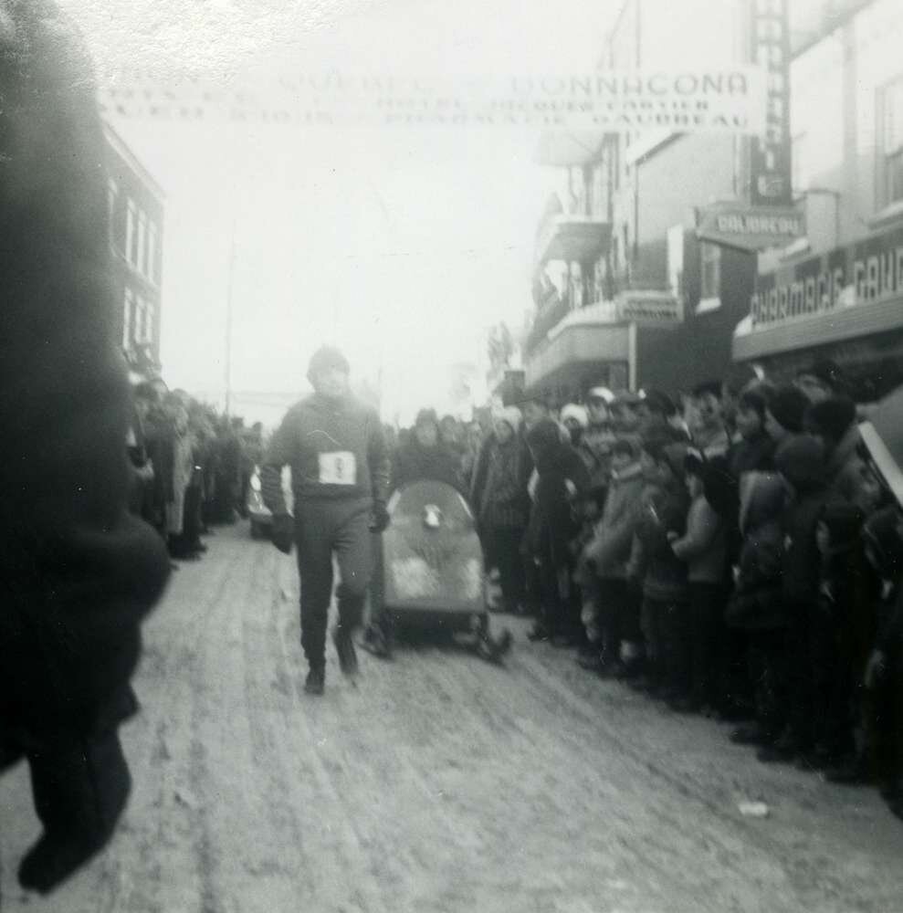 Le marathon Québec-Donnacona durant le carnaval de 1965. Source inconnu