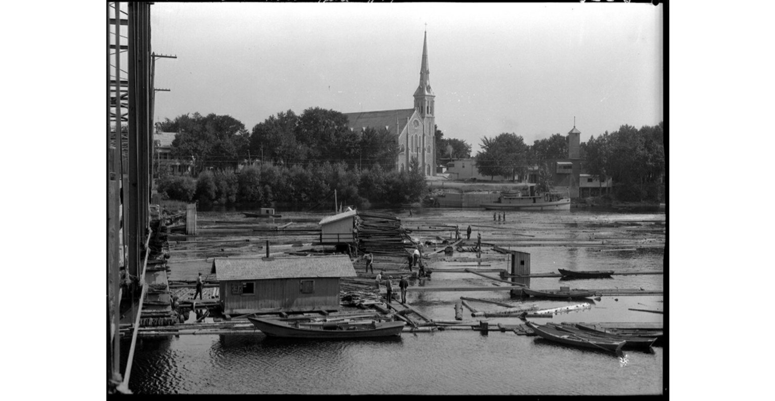 Le secteur de la paroisse Saint-François en 1941, photo prise du pont Lady Aberdeen, vue sur la rivière Gatineau. Source BAnQ